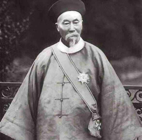 李鸿章在清朝末年为何不敢“黄袍加身” 梁启超一语中的