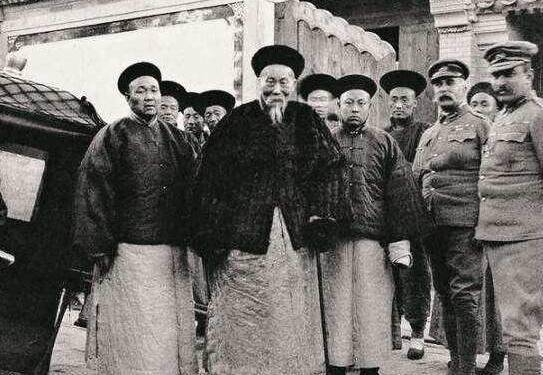 李鸿章在清朝末年为何不敢“黄袍加身” 梁启超一语中的