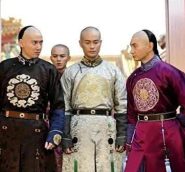 历史上雍正登基称帝后，是如何对待老十的？