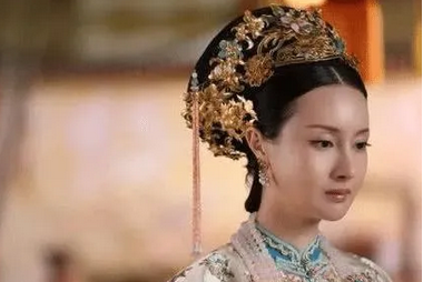 康熙妃子佟佳氏没有子女傍身,怎么还能被晋位为皇贵妃? 康熙妃子佟佳氏没有子女傍身,怎么还能被晋位为皇贵妃?