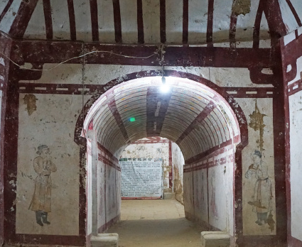 空棺香未散:千年前的贵妃墓究竟藏着什么真相