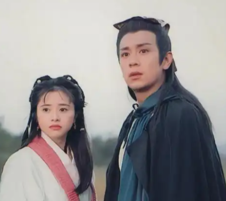 石室秘事：钟灵与段誉的情感纠葛与命运交织