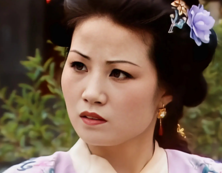 探春“不认”赵姨娘：封建礼法与人性挣扎的交织